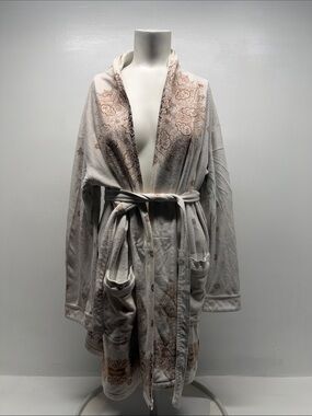 Wrap Up By VP Robe Kimono Short Knee Length Long Sleeve Paisley Jeweled Ivory OS